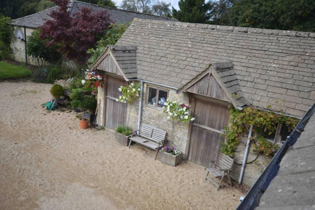 The Old Manor Coach House Lägenhet Cirencester Exteriör bild