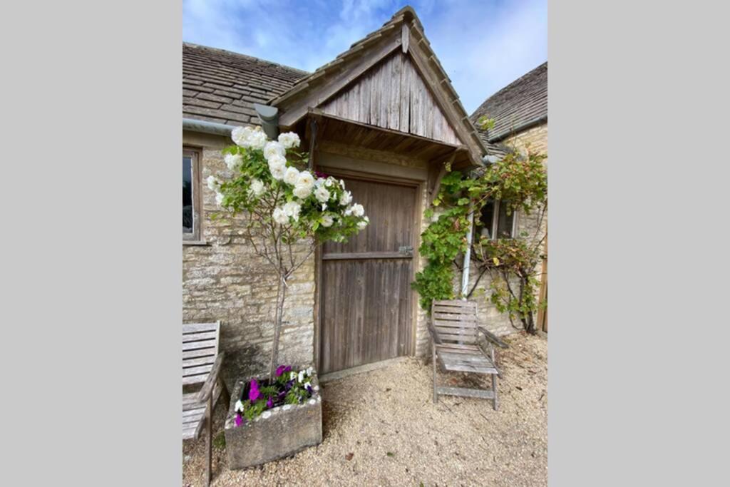 The Old Manor Coach House Lägenhet Cirencester Exteriör bild